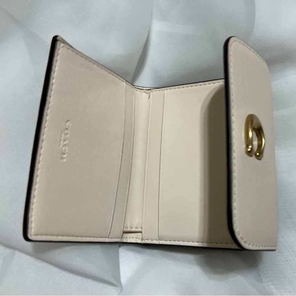 Coach Essentials Card Holder Wallet - Picture 2 of 9